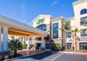 Holiday Inn Express & Suites Eureka, an IHG Hotel